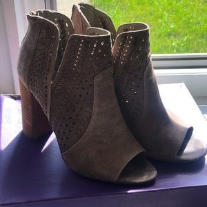 Open toe booties. Super cute for fall! 🍁🍂